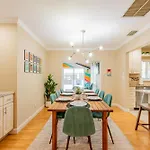 Colorful Home - Pool - Game Room - Basketball Court - Bbq & More